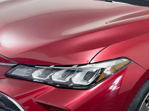 Used 2019 Toyota Avalon XLE image 11