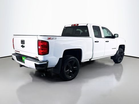 Used 2017 Chevrolet Silverado 1500 LT w/ Redline Edition AWD/4WD image 10