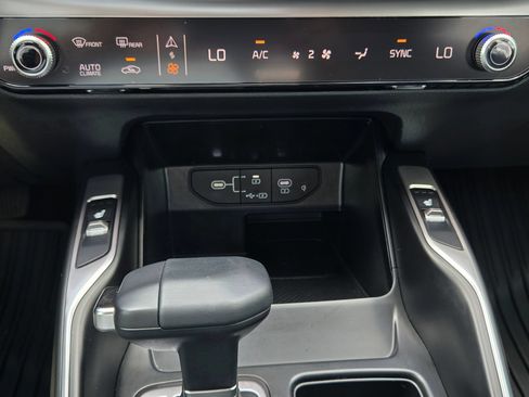 Used 2025 Kia Sorento S w/ Panoramic Sunroof Package FWD image 29