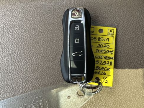 Used 2020 Porsche Cayenne AWD/4WD image 35