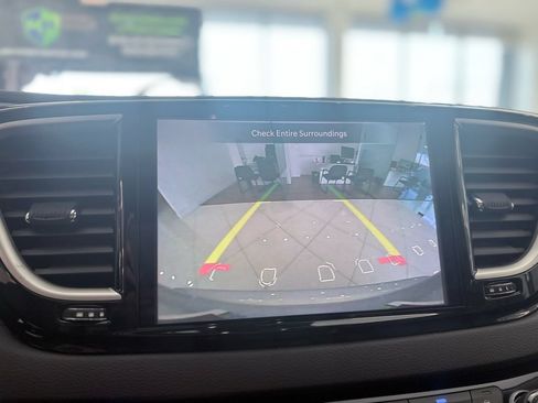 Used 2024 Chrysler Pacifica Touring-L FWD image 36