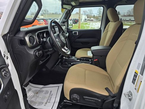 Used 2021 Jeep Wrangler Unlimited Sahara w/ Uconnect 4C Nav & Sound Group AWD/4WD image 9