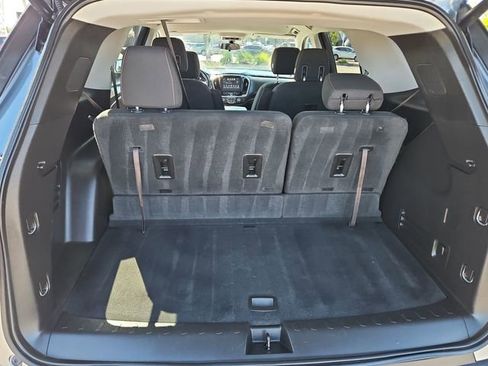Used 2018 Chevrolet Traverse LT image 16