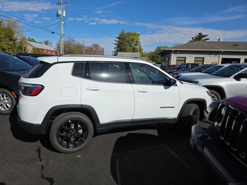 New 2026 Jeep Compass Latitude image 20