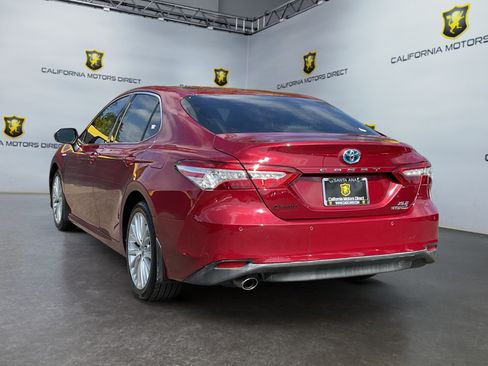 Used 2018 Toyota Camry XLE FWD image 7