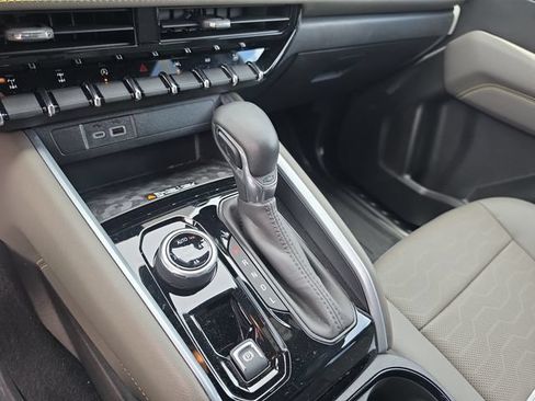 Used 2025 Chevrolet Colorado ZR2 w/ ZR2 Bison Edition AWD/4WD image 26