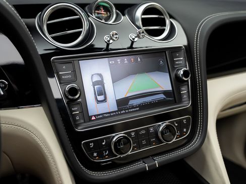 Used 2018 Bentley Bentayga AWD/4WD image 50