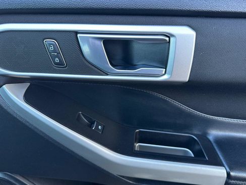 Used 2020 Ford Explorer XLT image 20