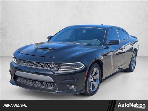 Used 2016 Dodge Charger SXT image 1