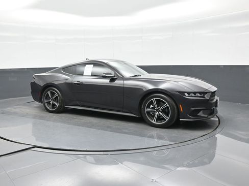 Used 2024 Ford Mustang Coupe image 7