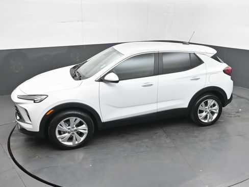 Used 2025 Buick Encore GX Preferred AWD/4WD image 34