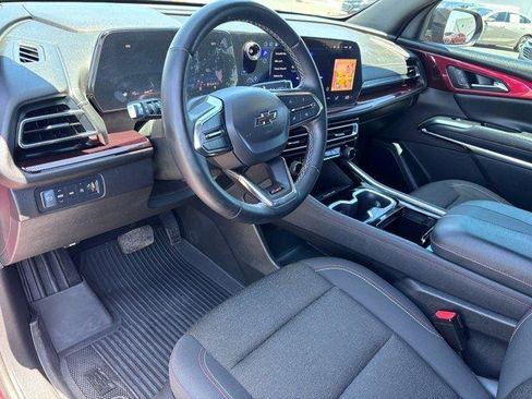 Used 2024 Chevrolet Traverse Z71 AWD/4WD image 15