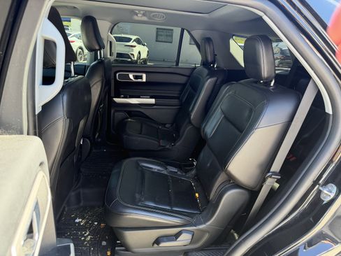 Used 2021 Ford Explorer XLT w/ Equipment Group 202A AWD/4WD image 12