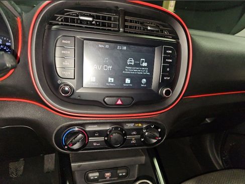 Used 2020 Kia Soul LX image 12