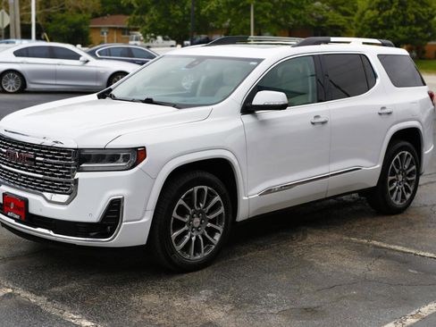 Used 2021 GMC Acadia Denali w/ Denali Ultimate Package AWD/4WD image 3
