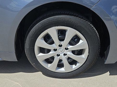 Used 2025 Toyota Corolla LE image 2