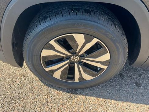 Used 2025 Volkswagen Atlas SE FWD image 8