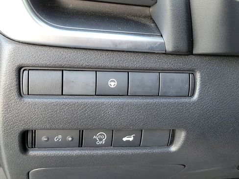 Used 2025 Nissan Rogue SV image 26