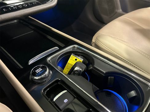 Certified 2022 Lincoln Corsair AWD w/ Premium Package image 18