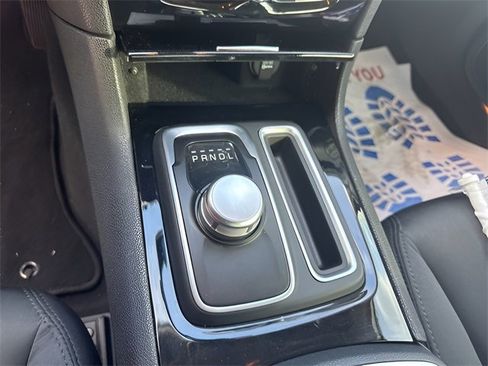 Used 2023 Chrysler 300 Touring w/ Sport Appearance Package image 13