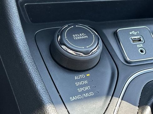 Used 2019 Jeep Cherokee High Altitude AWD/4WD image 26