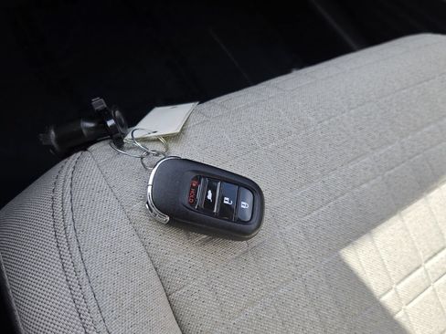 Certified 2025 Honda HR-V LX image 18