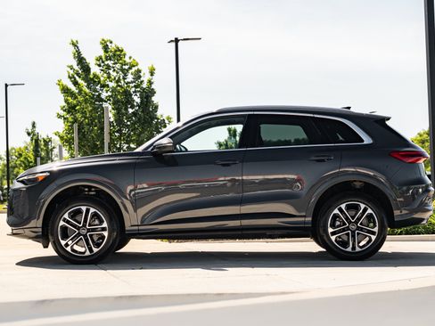Certified 2025 Audi Q5 Premium w/ Premium Plus AWD/4WD image 6
