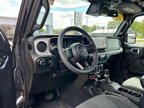 Used 2025 Jeep Wrangler Unlimited Sport AWD/4WD image 30
