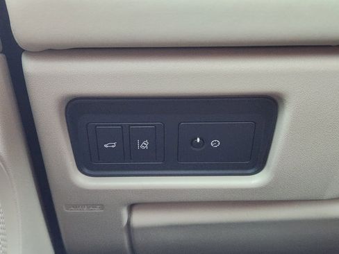 Used 2018 Land Rover Discovery Sport HSE image 22