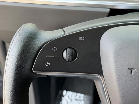 Used 2022 Tesla Model X AWD/4WD image 37