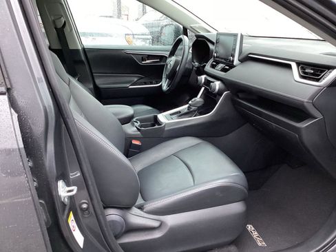 Used 2019 Toyota RAV4 XLE Premium w/ Advanced Technology Package FWD image 7