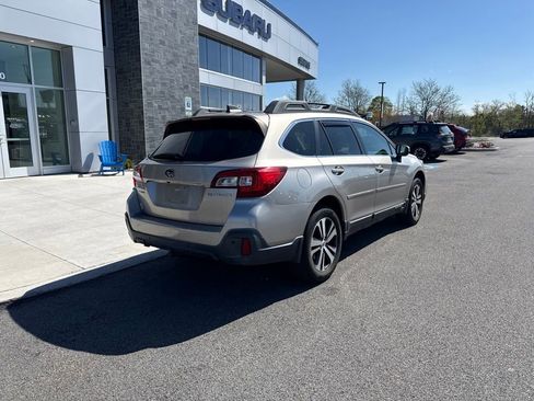 Used 2018 Subaru Outback 2.5i Limited AWD/4WD image 4