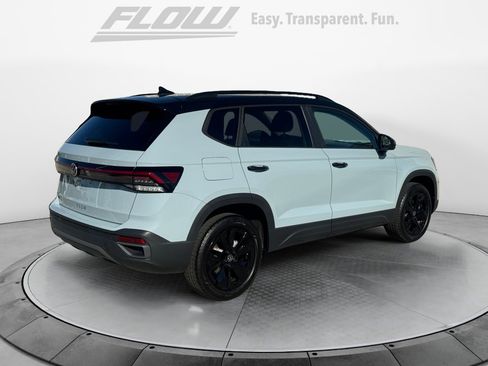 New 2026 Volkswagen Taos SE image 7