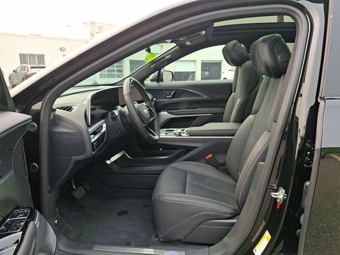 Used 2024 Cadillac Lyriq Luxury AWD/4WD image 13