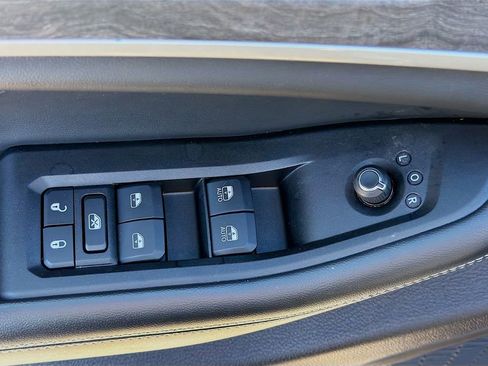 Used 2024 Jeep Grand Cherokee Limited image 26