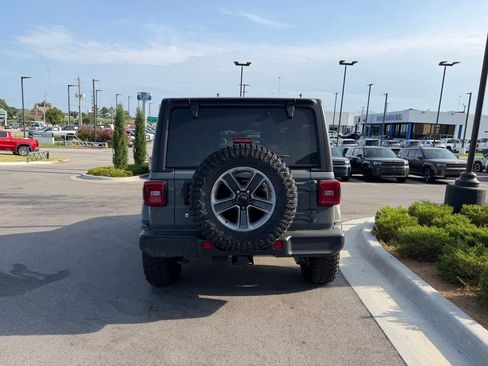 Used 2018 Jeep Wrangler Unlimited Sahara w/ Dual Top Group AWD/4WD image 11