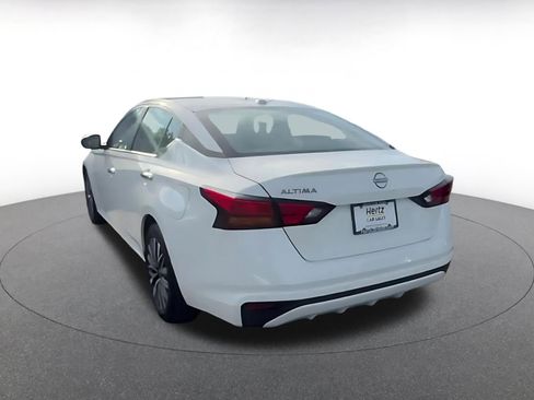 Used 2025 Nissan Altima 2.5 SV image 11