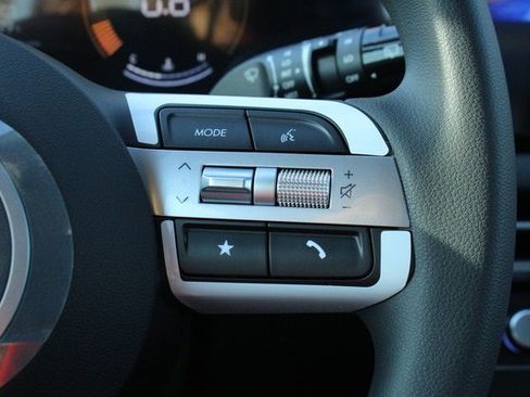 Used 2025 Hyundai Tucson SE image 28