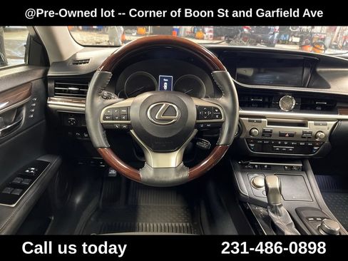 Used 2018 Lexus ES 350 w/ Premier Package FWD image 17