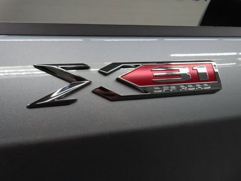 Used 2025 GMC Sierra 1500 SLE image 43