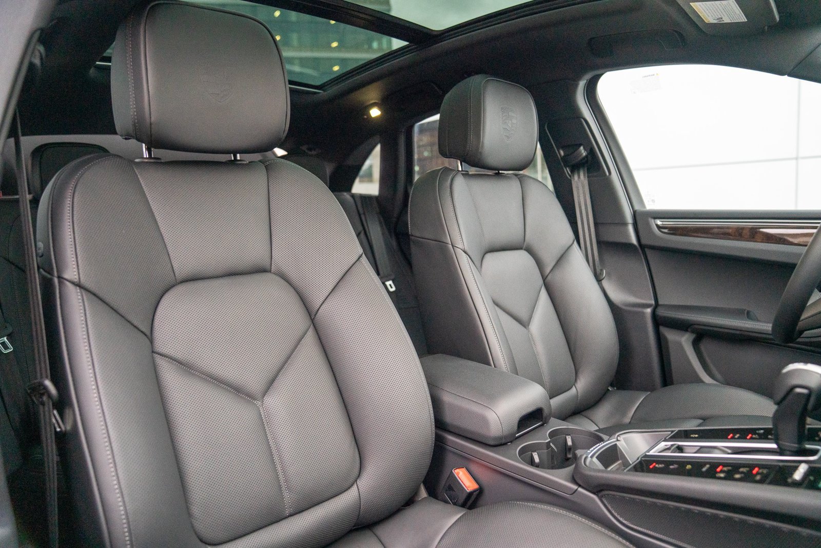 Certified 2026 Porsche Macan AWD/4WD image 27