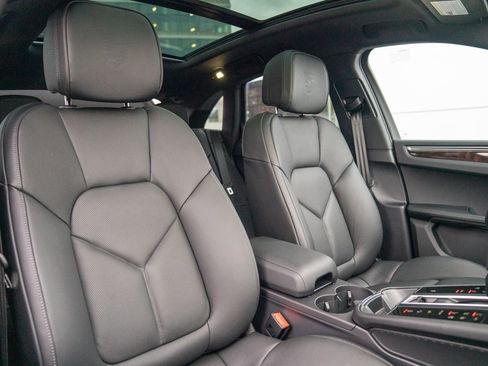 Certified 2026 Porsche Macan AWD/4WD image 27