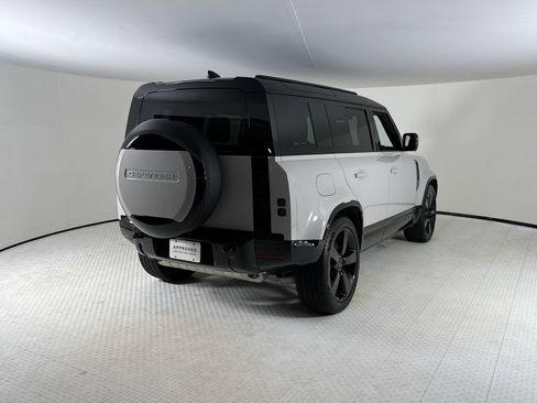 Used 2026 Land Rover Defender 110 X-Dynamic SE AWD/4WD image 5