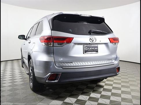Used 2019 Toyota Highlander Limited Platinum AWD/4WD image 4