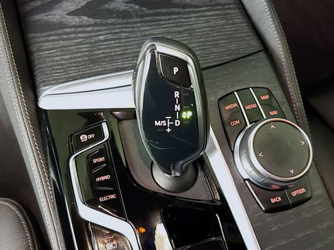 Used 2023 BMW 530e w/ M Sport Package image 19