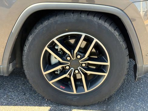 Used 2019 Jeep Grand Cherokee Trailhawk image 9