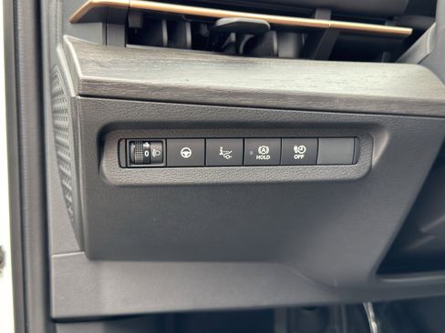 Used 2025 Nissan Ariya FWD image 27