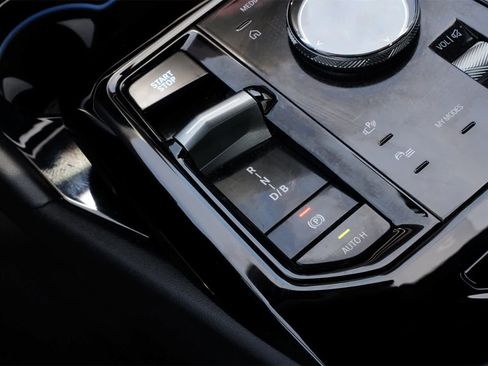 Used 2024 BMW i5 eDrive40i image 15