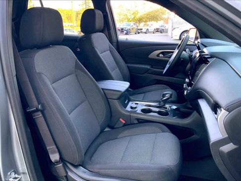 Used 2023 Chevrolet Traverse LT image 7