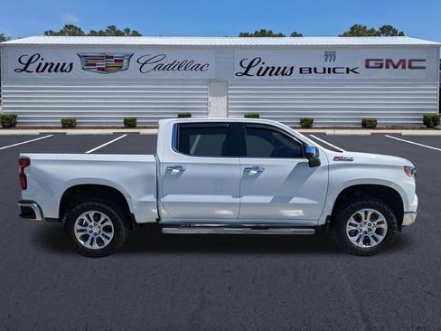 Used 2022 Chevrolet Silverado 1500 LTZ w/ LTZ Premium Package AWD/4WD image 3